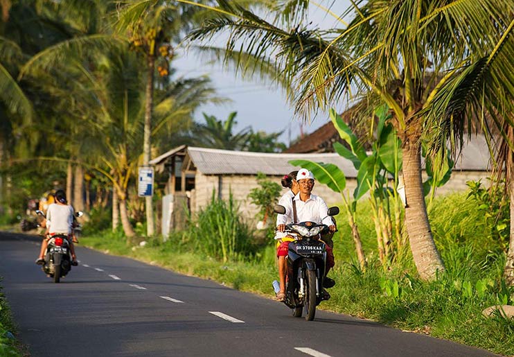 How to ride bikes in Bali