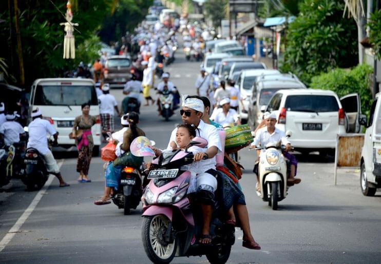 Hato-Bewegung auf dem Fahrrad auf Bali