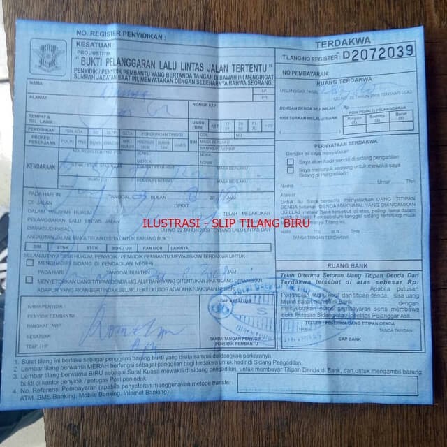 Exemple d'amende émise avec laquelle vous avez accepté et êtes prêt à payer ou surat tilang biru