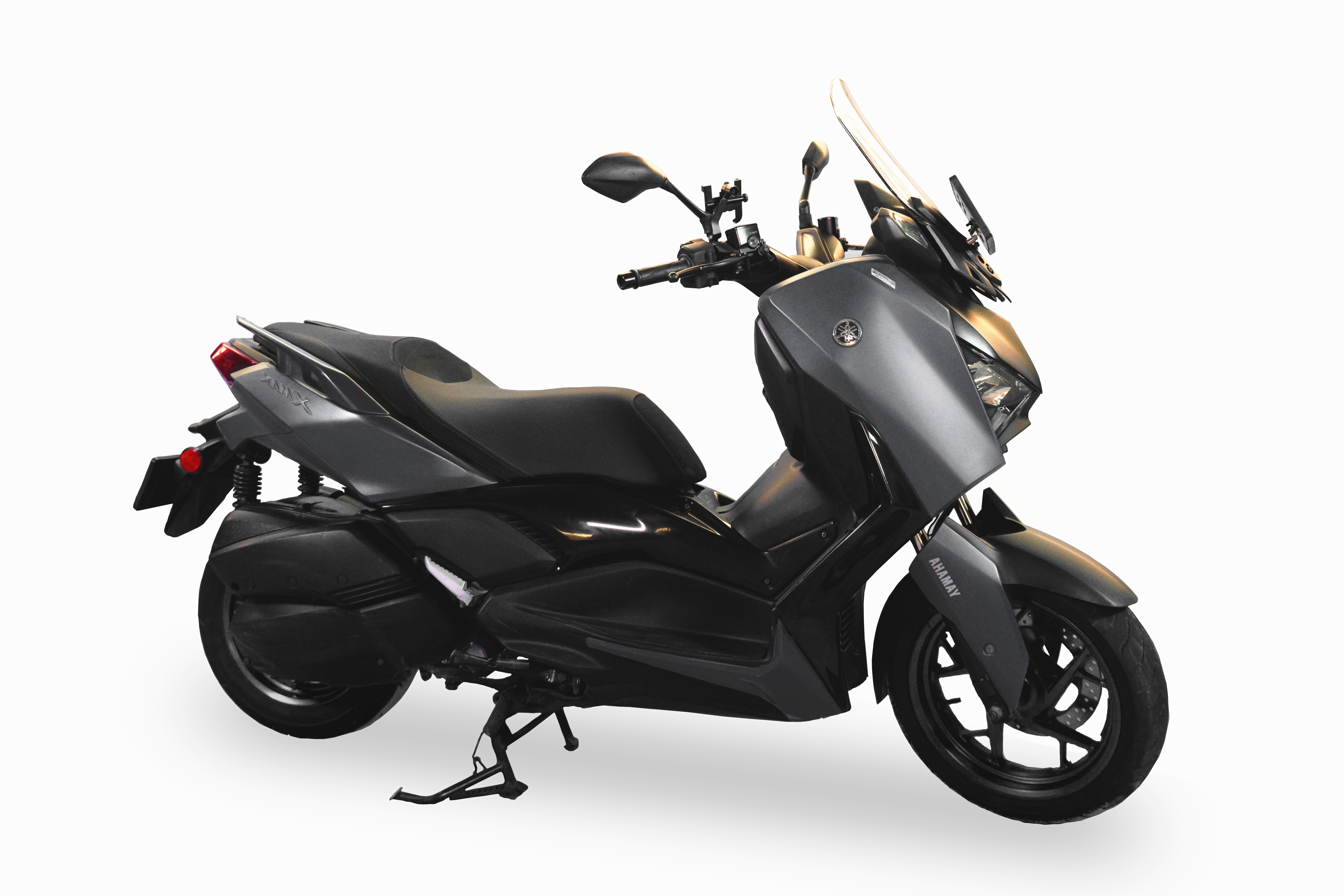 Rent a Yamaha XMax Connected (white)