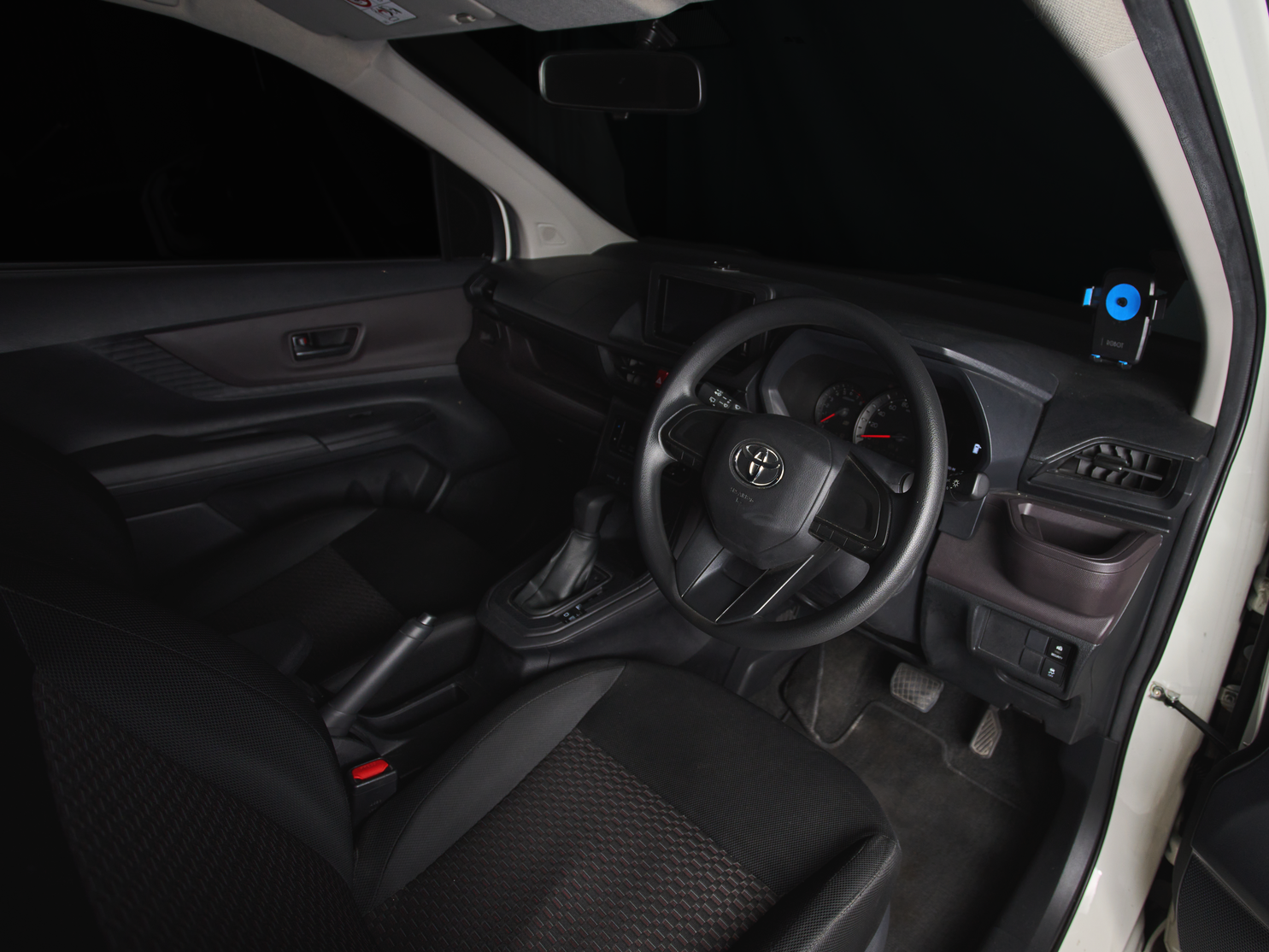 Location de voitures Toyota Avanza -  photo 2